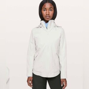 Lululemon Rain Seeker Jacket in Ocean Mist Size 10